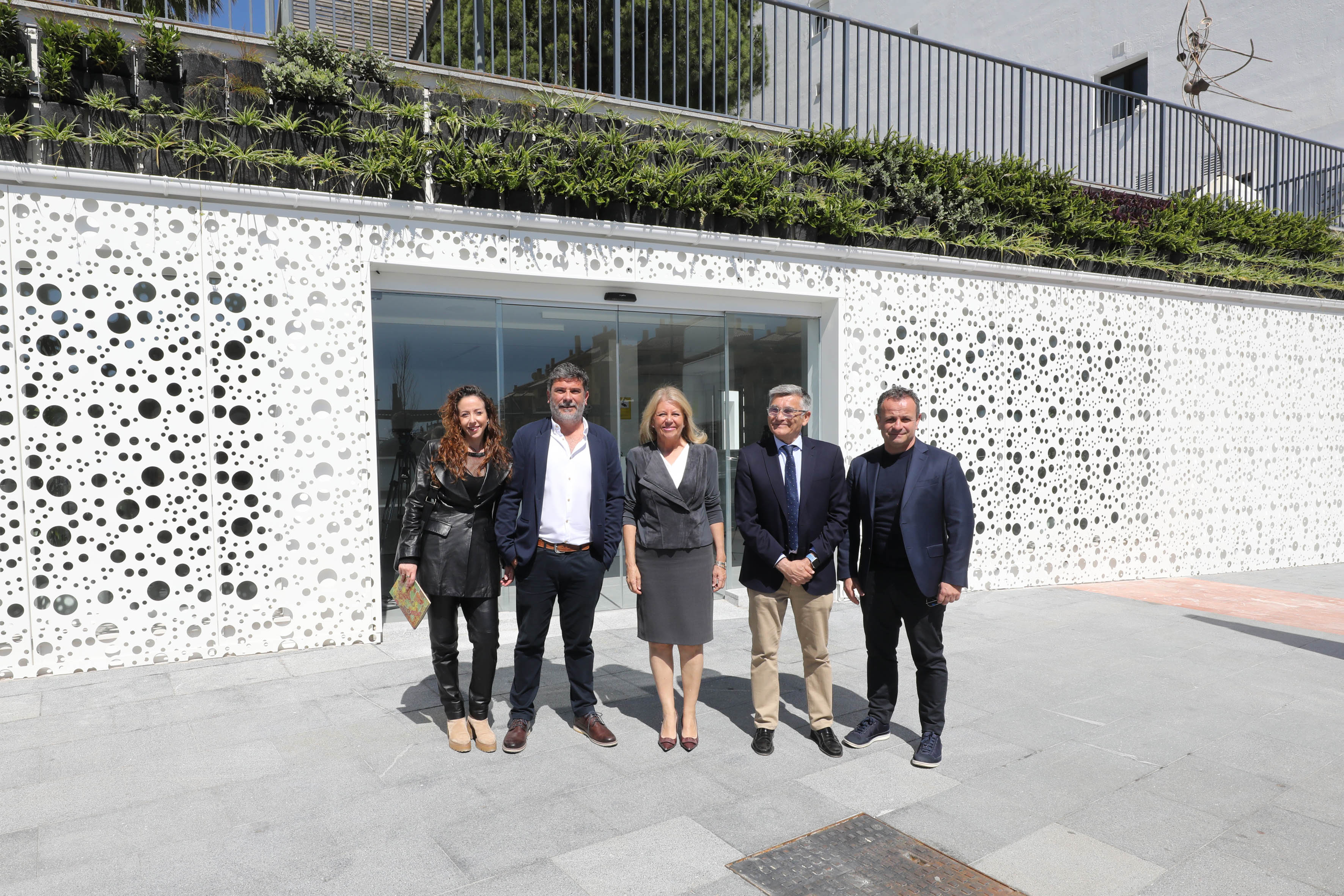 San Pedro Alcántara estrena una nueva oficina de Turismo de 300 metros cuadrados y un moderno diseño junto al Bulevar